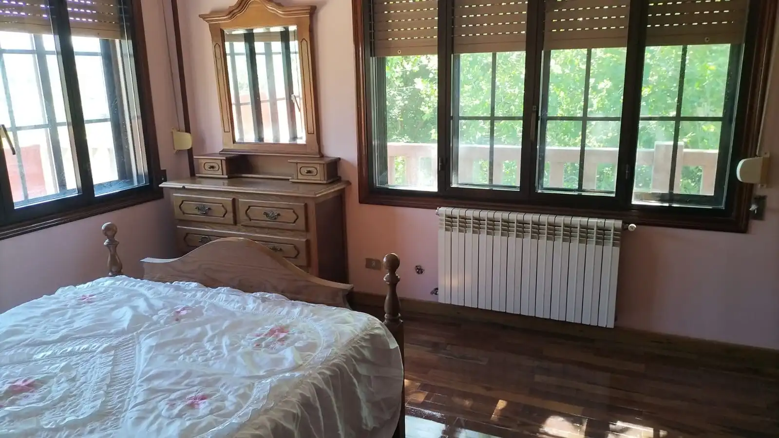 Dormitori de Casa o xalet en venda en Ribeira amb Calefacció, Jardí privat i Parquet