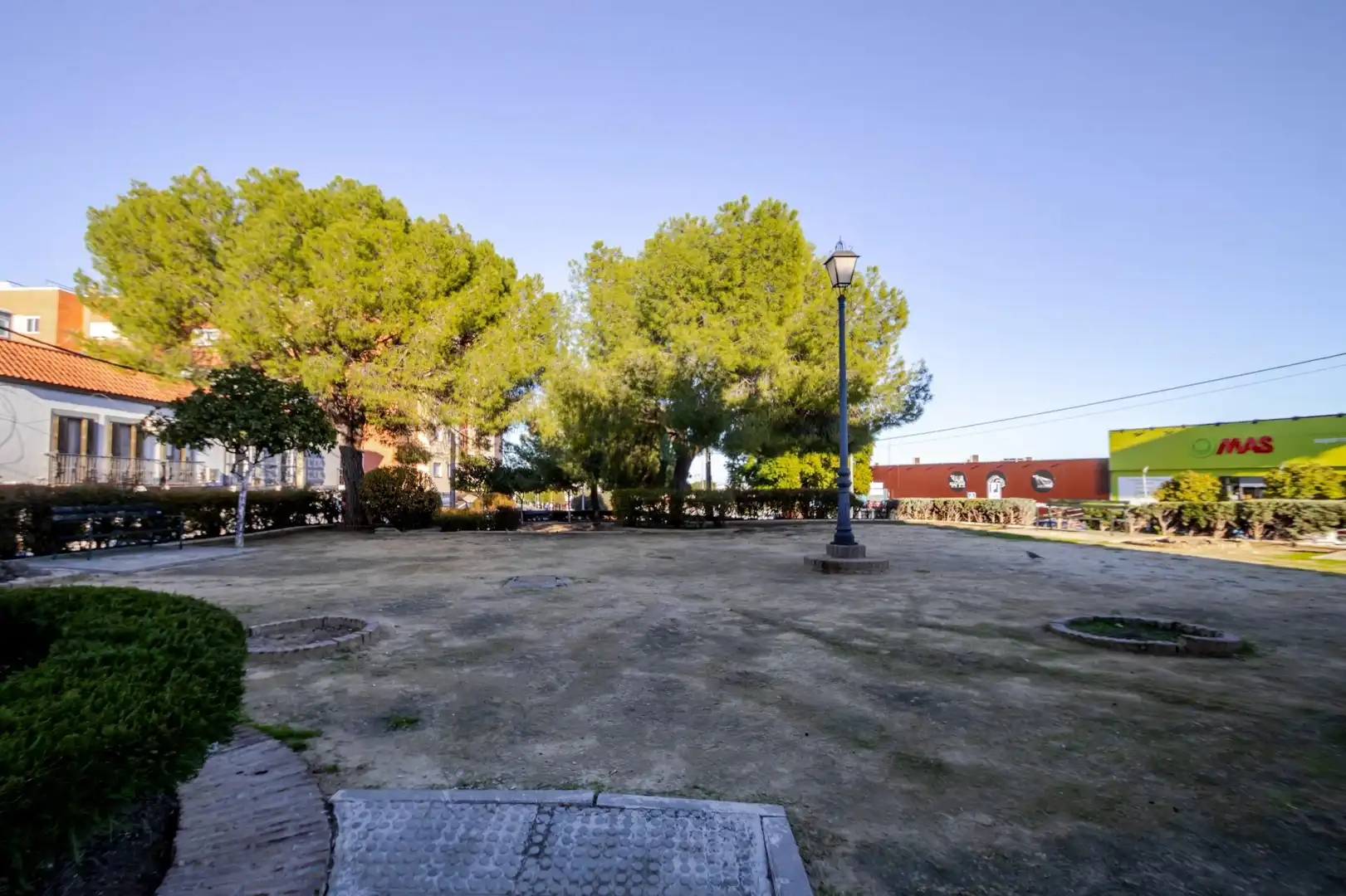 Vista exterior de Edificio en venta en Mairena del Aljarafe