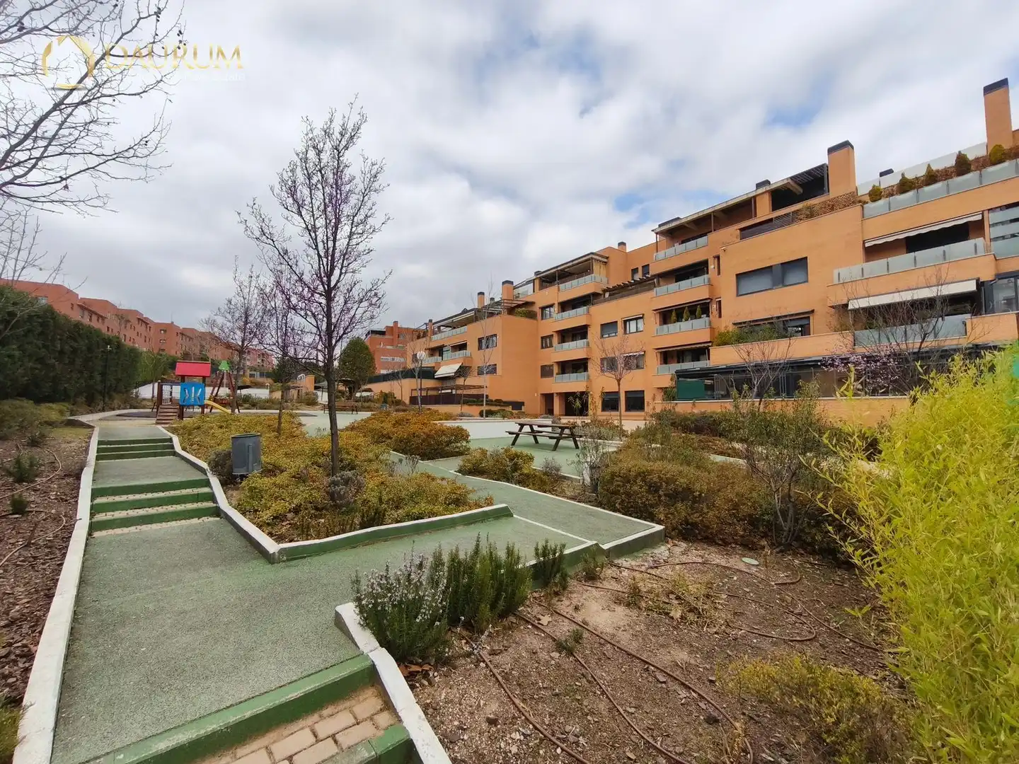 Außenansicht von Wohnung zum Verkauf in Paracuellos de Jarama mit Klimaanlage, Heizung und Terrasse