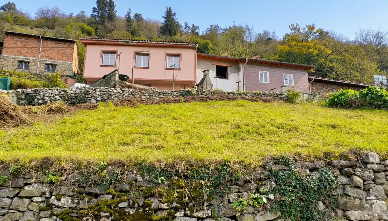 Außenansicht von Residential zum Verkauf in Aller