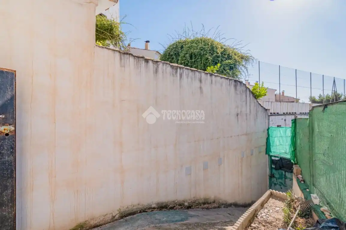 Casa adosada en venda en La Zubia amb Terrassa i Piscina comunitària