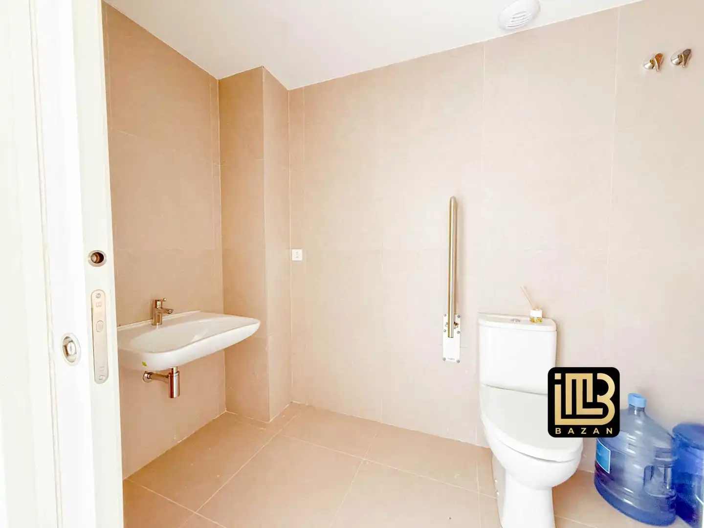 Bathroom of Flat for rent in Málaga  with Air Conditioner, Heating and Private garden