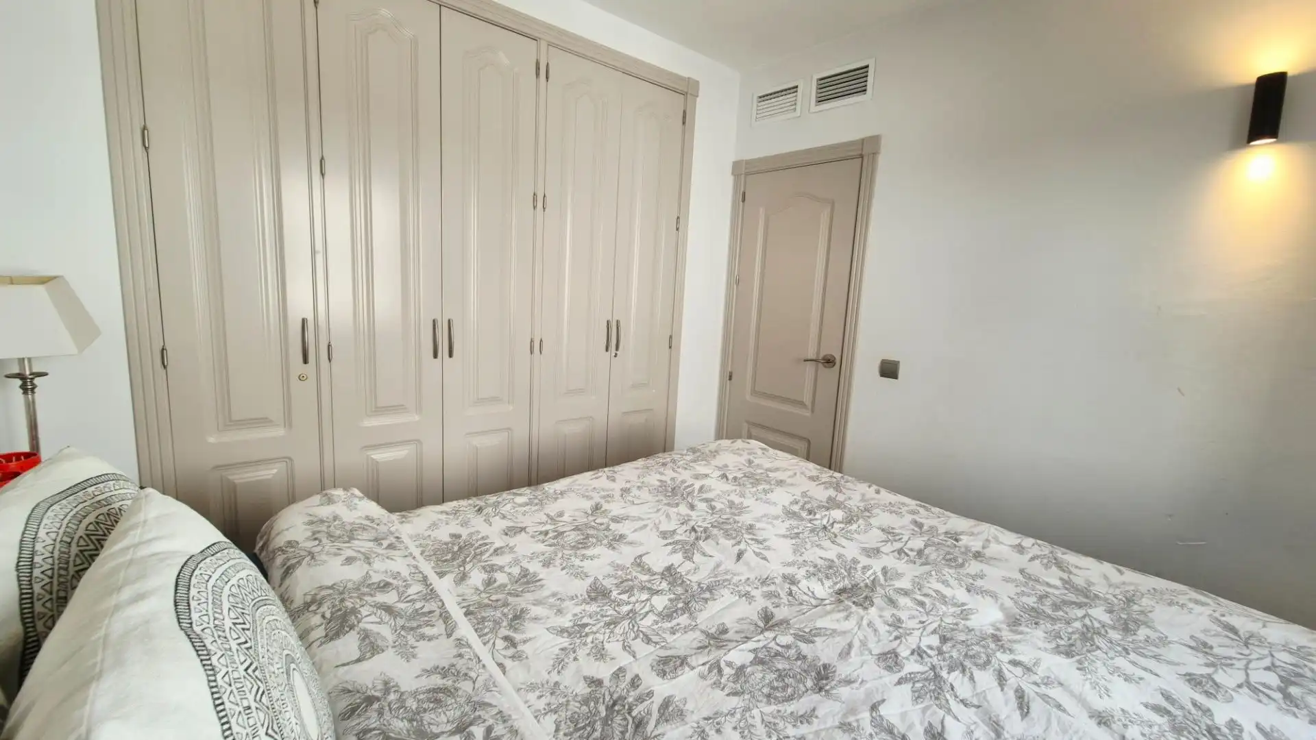Dormitori de Apartament en venda en Nueva Andalucía