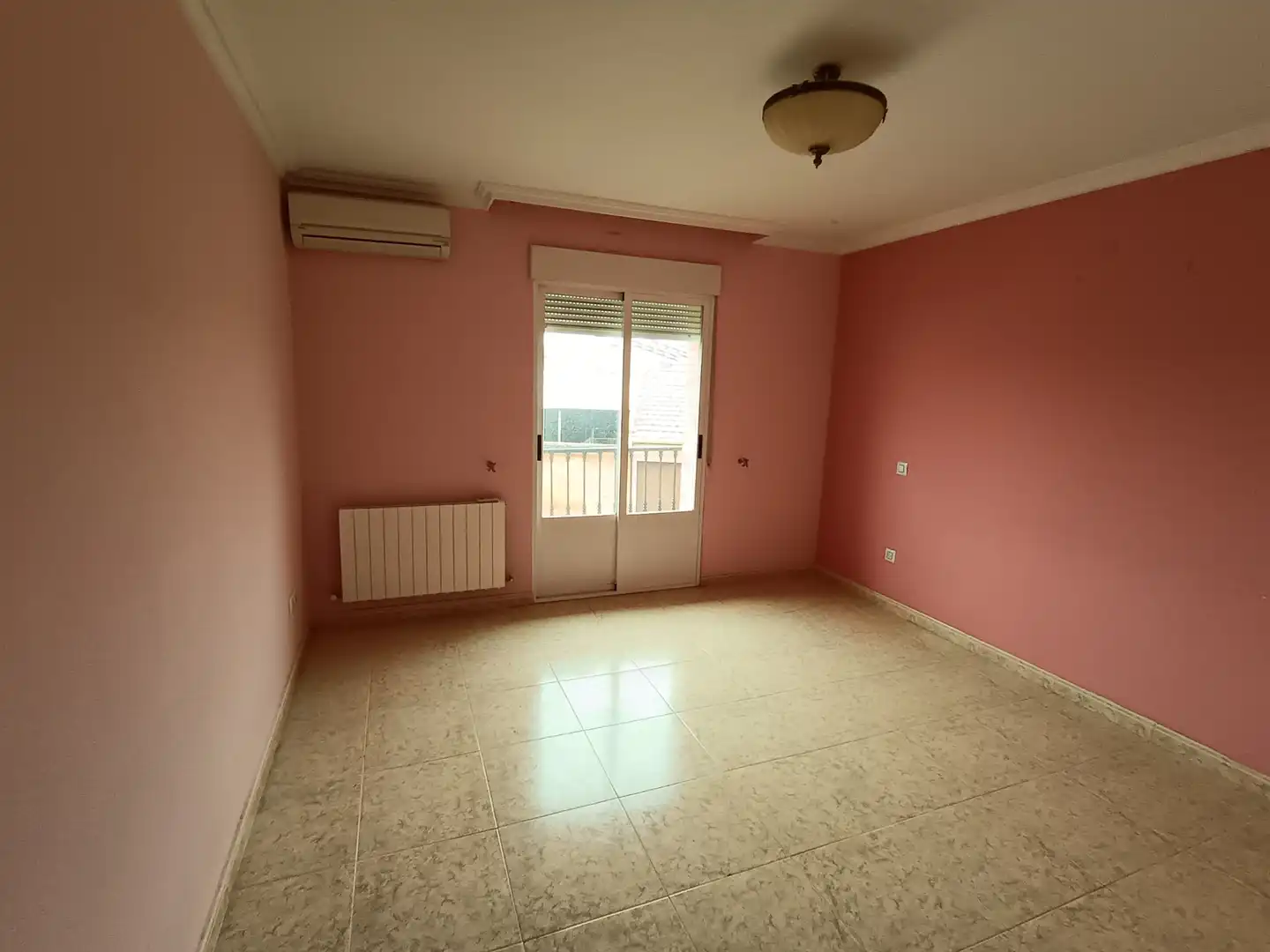 Schlafzimmer von Einfamilien-Reihenhaus zum Verkauf in Alcolea de Calatrava mit Klimaanlage, Heizung und Terrasse