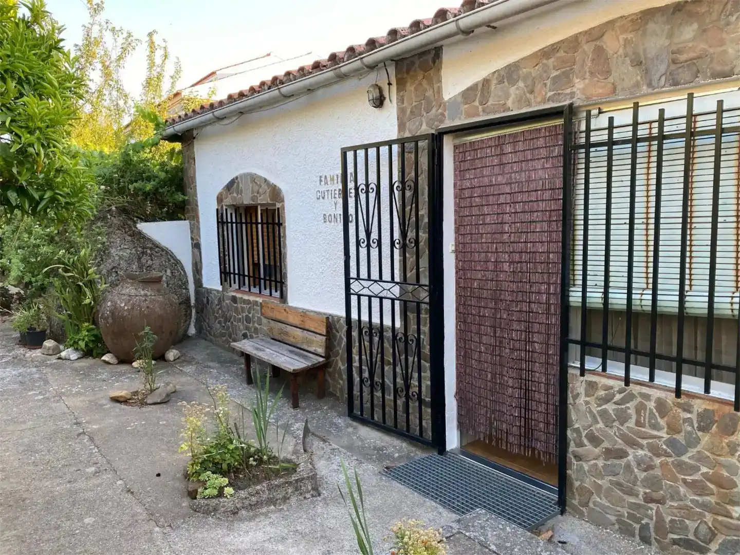 Vista exterior de Casa o xalet en venda en Valencia de Alcántara amb Aire condicionat i Balcó