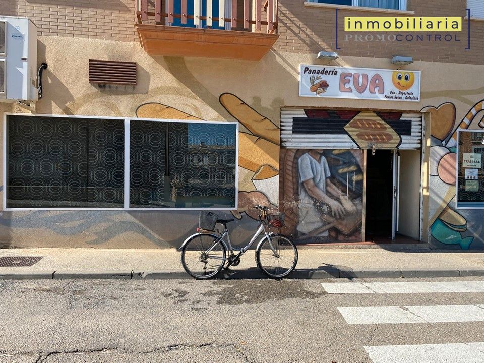 Local de lloguer a Avenida Galo Ponte, 54