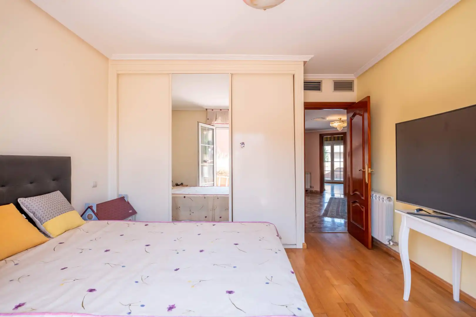 Dormitori de Casa o xalet en venda en Zaragoza amb Jardí privat, Terrassa i Traster