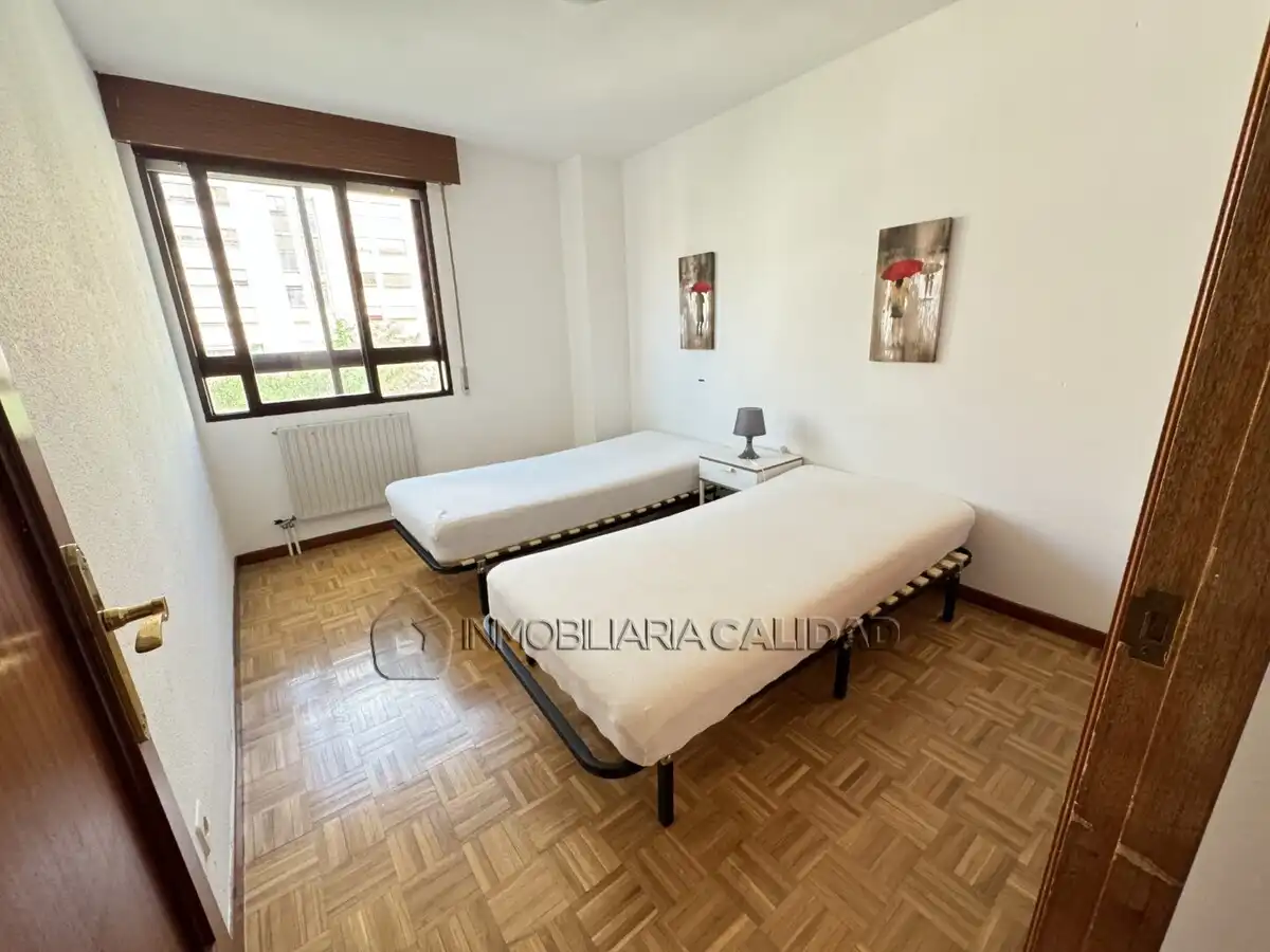 Habitación de Piso de alquiler en Burgos con Calefacción, Trastero y Amueblado