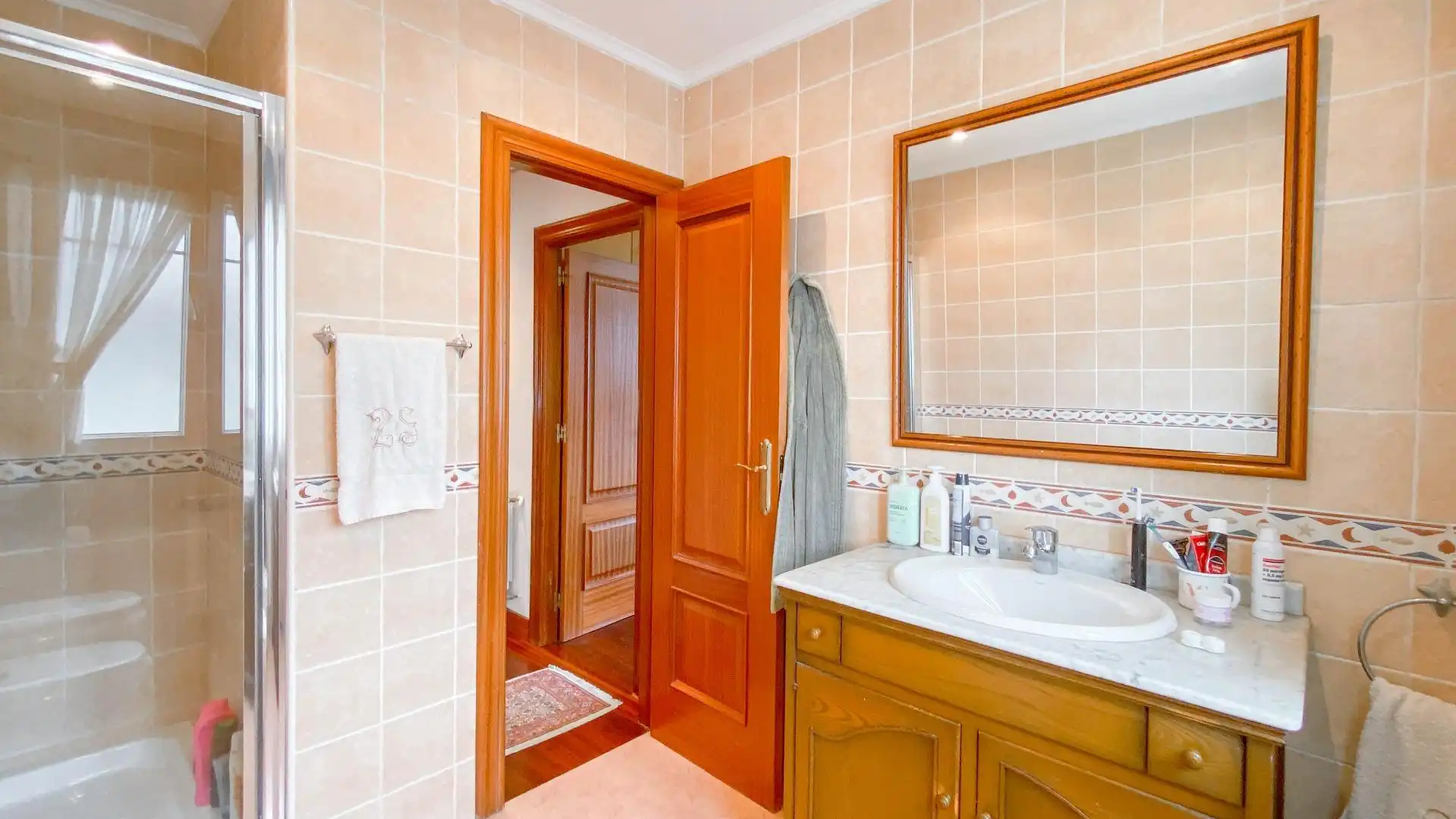 Baño de Casa adosada en venta en Santa Cruz de Bezana con Calefacción, Jardín privado y Trastero
