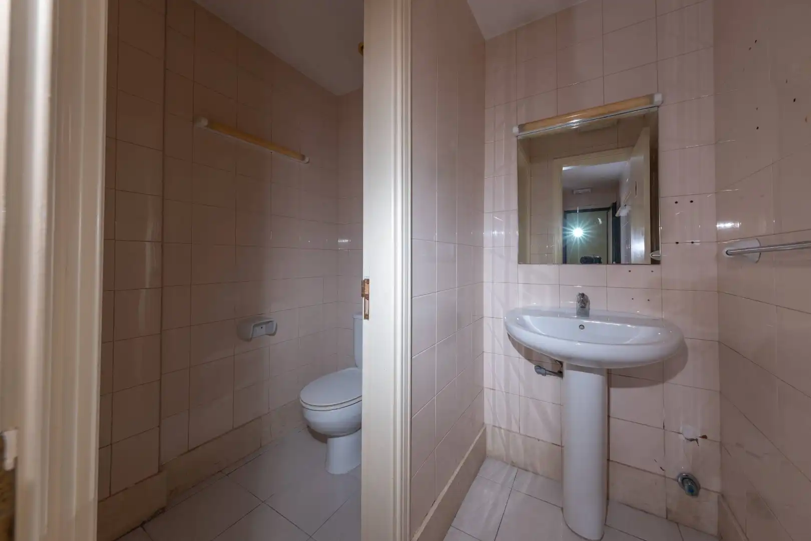 Badezimmer von Geschaftsraum zur Miete in Centro