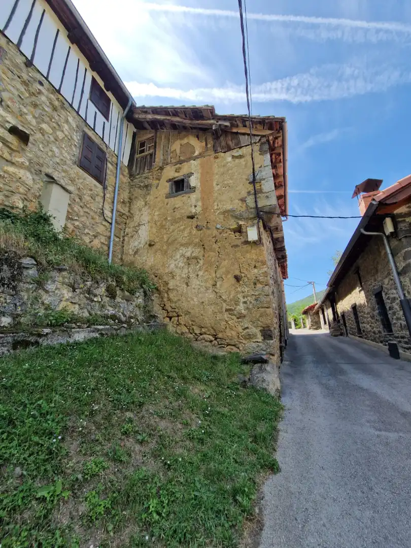 Vista exterior de Casa adosada en venta en Vega de Liébana con Terraza, Trastero y Balcón