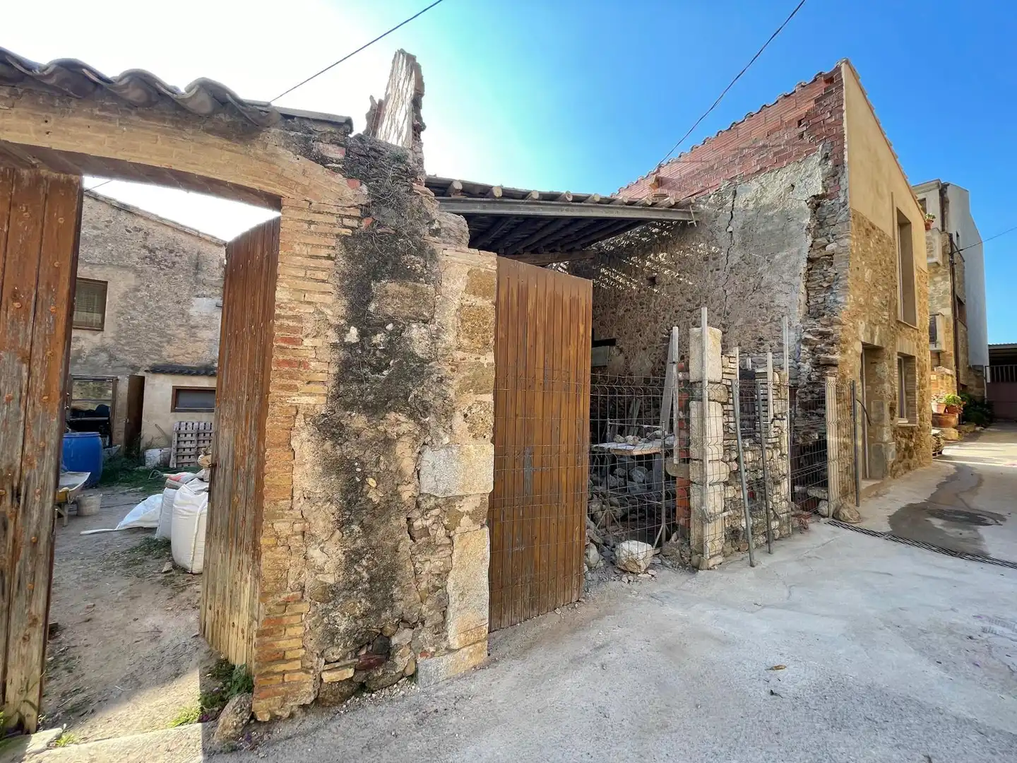 Außenansicht von Country house zum Verkauf in La Tallada d'Empordà mit Klimaanlage, Heizung und Terrasse