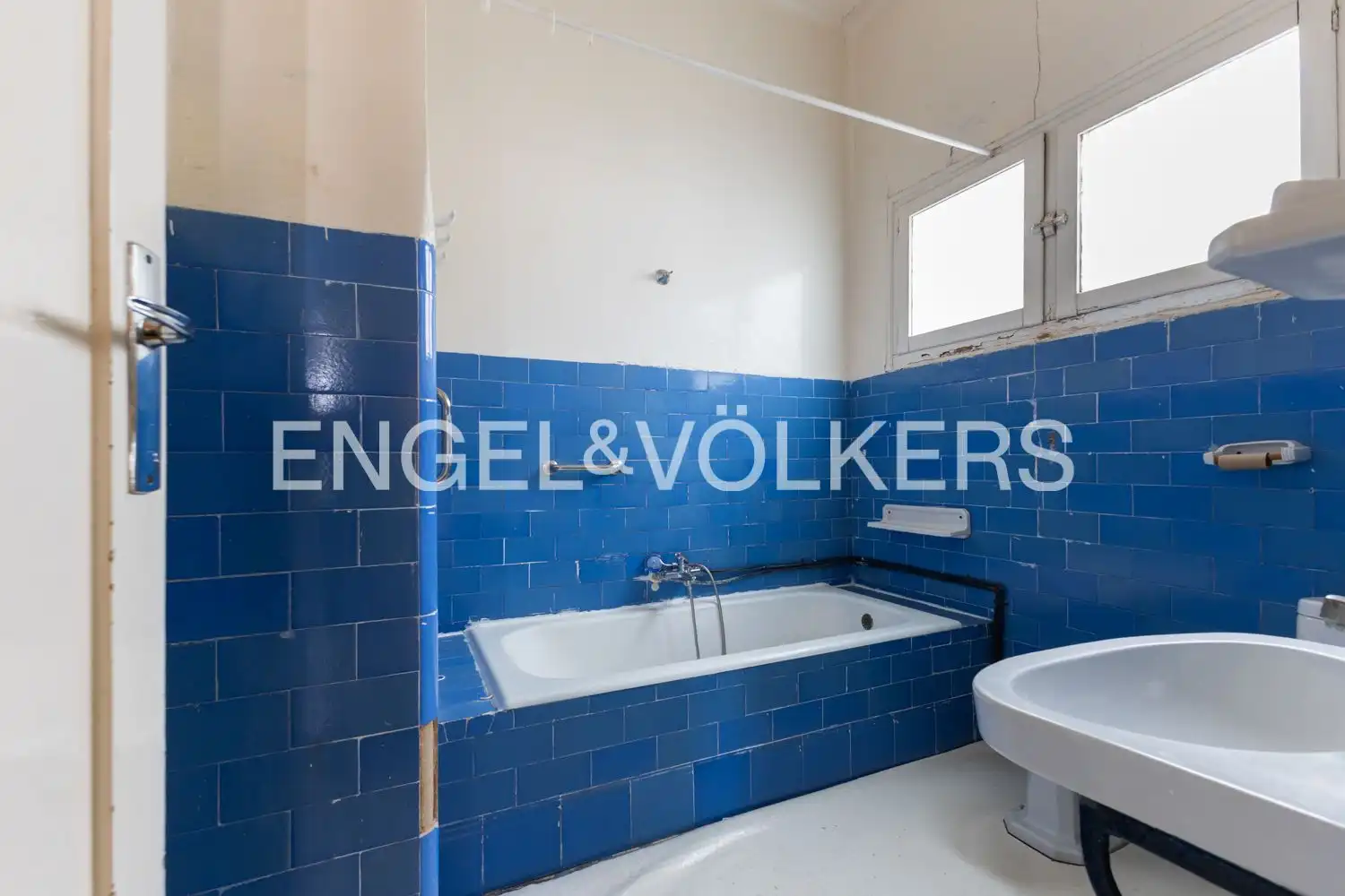 Badezimmer von Wohnung zum Verkauf in Valencia mit Heizung und Balkon