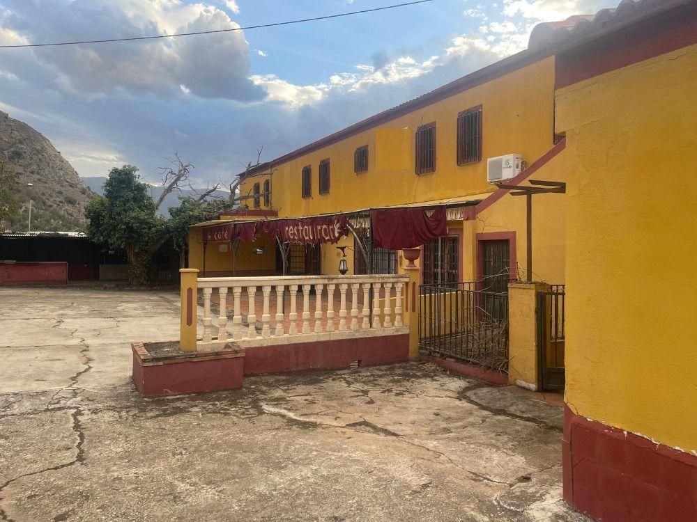 Vista exterior de Edifici en venda en La Guardia de Jaén