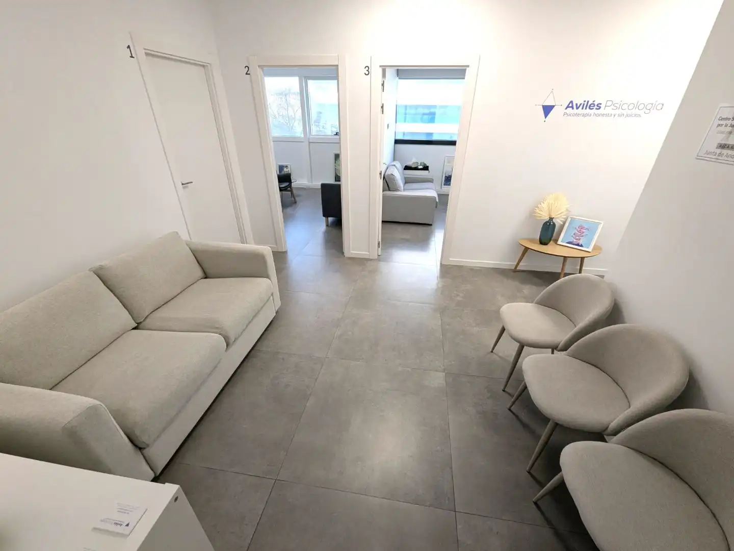 Living room of Office for rent in Sevilla  with Air Conditioner, Heating and Furnished