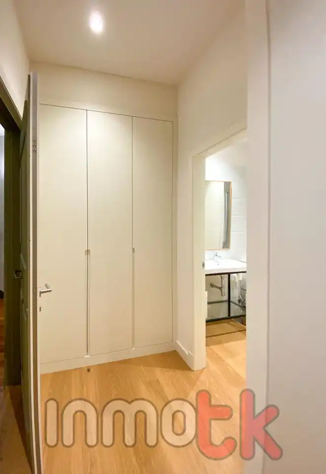 Baño de Piso de alquiler en A Coruña Capital  con Calefacción y Amueblado