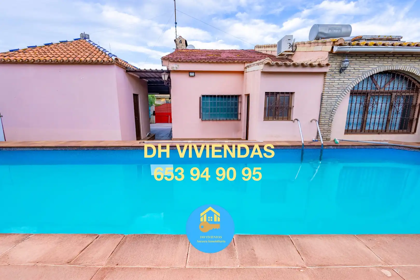 Swimming pool of Houses for sale in Dos Hermanas  with Air Conditioner, Private garden and Terrace