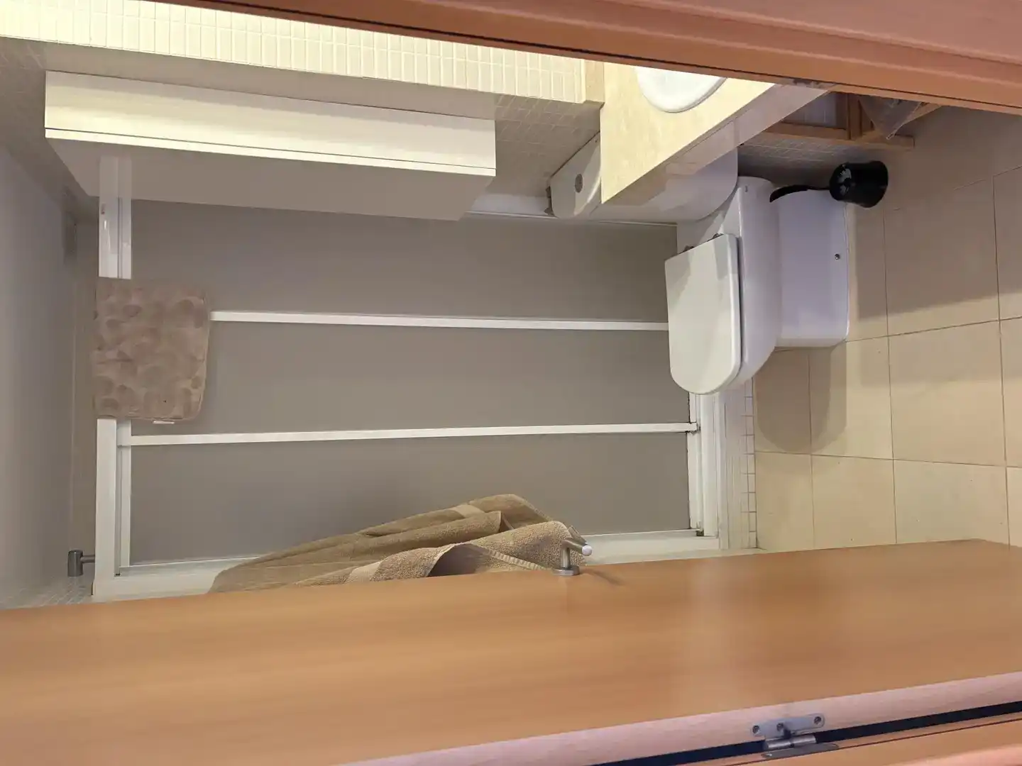 Bathroom of Flat for share in Gelida  with Parquet flooring, Swimming Pool and Furnished