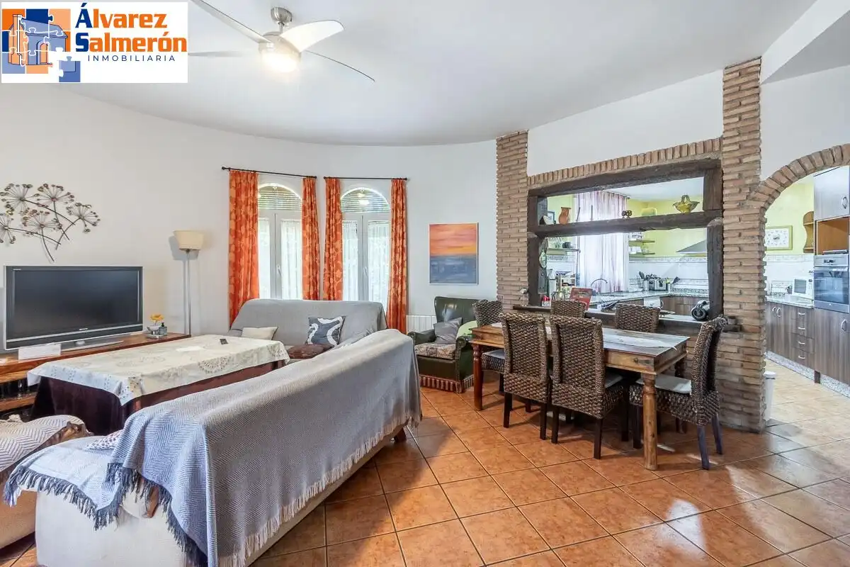 Detached house with pool for sale in Calle del Arache, imagen 7