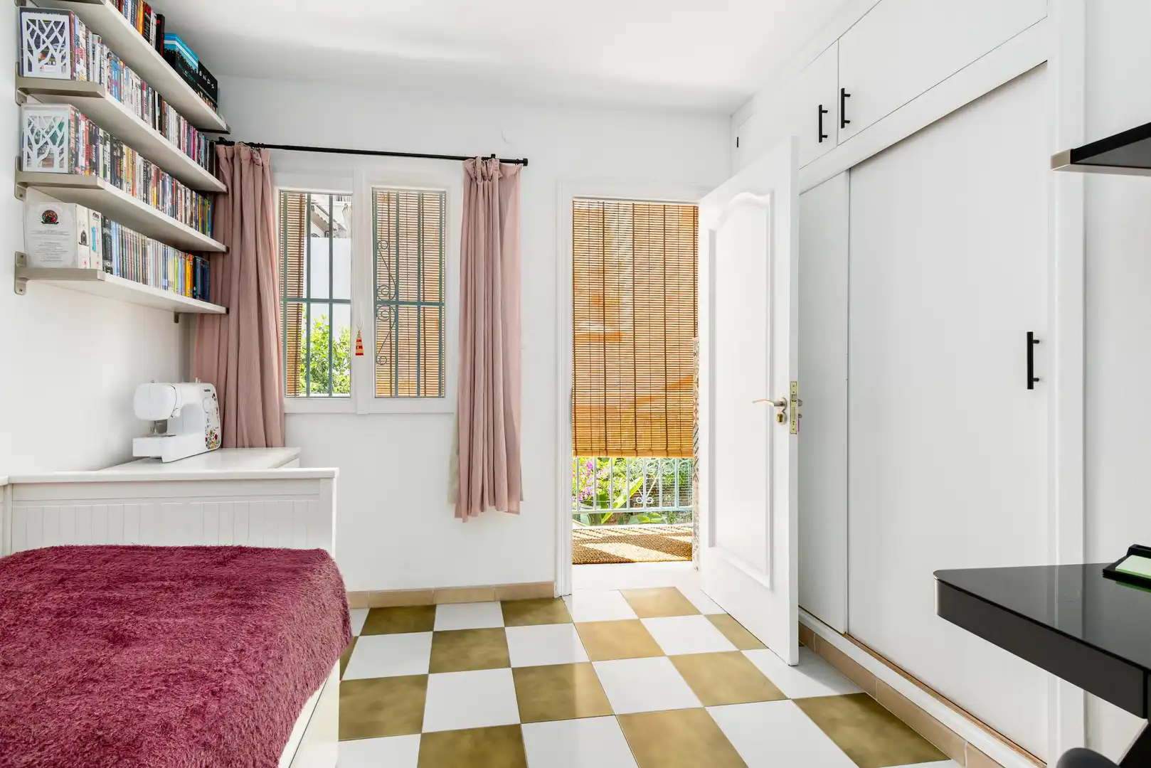 Dormitori de Casa o xalet en venda en Málaga amb Aire condicionat, Calefacció i Jardí privat