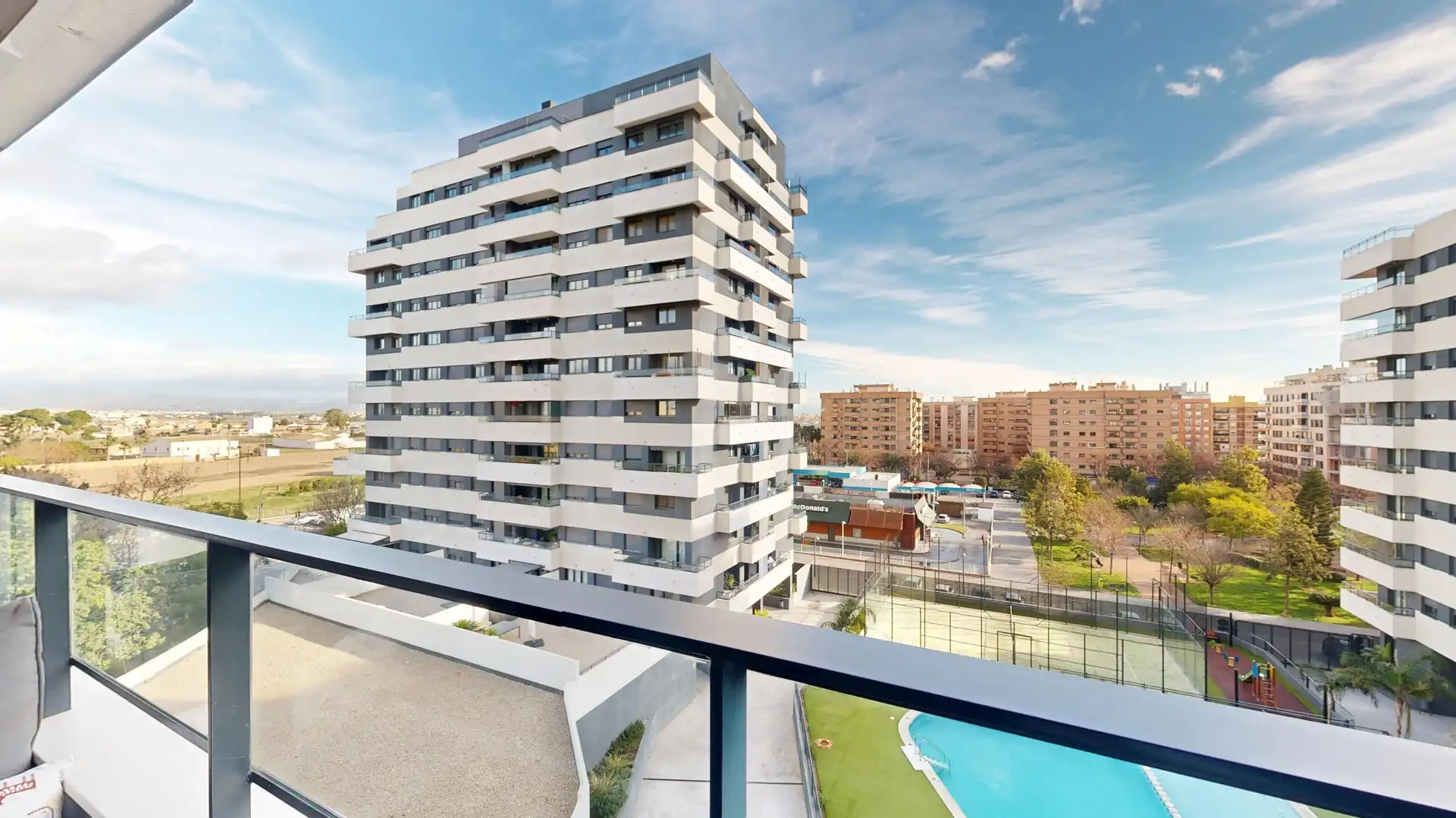 Vista exterior de Pis en venda en Valencia amb Aire condicionat, Jardí privat i Terrassa