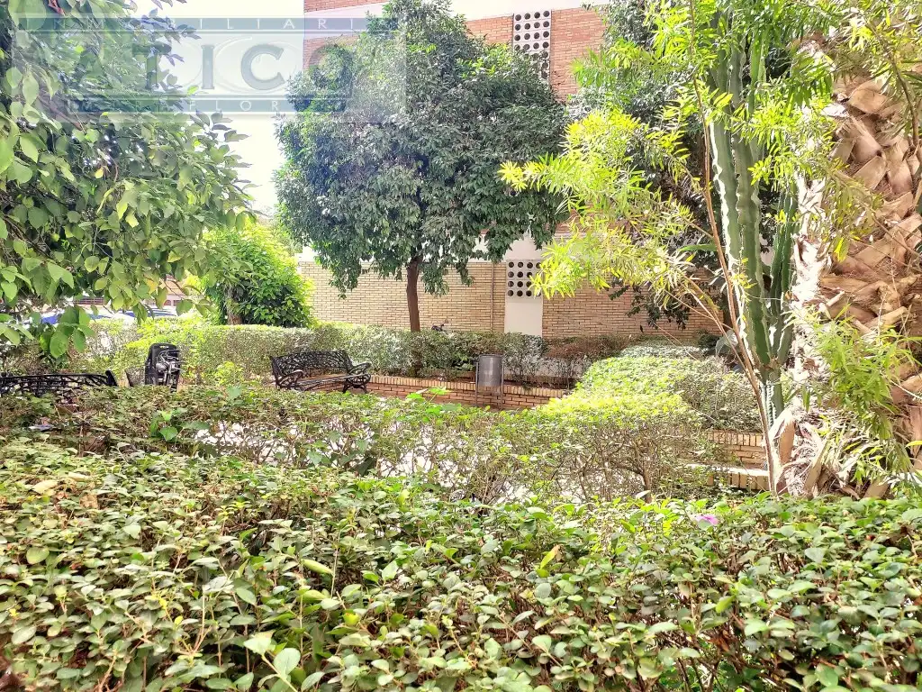 Jardín de Piso en venta en Sevilla con Aire acondicionado, Jardín privado y Piscina