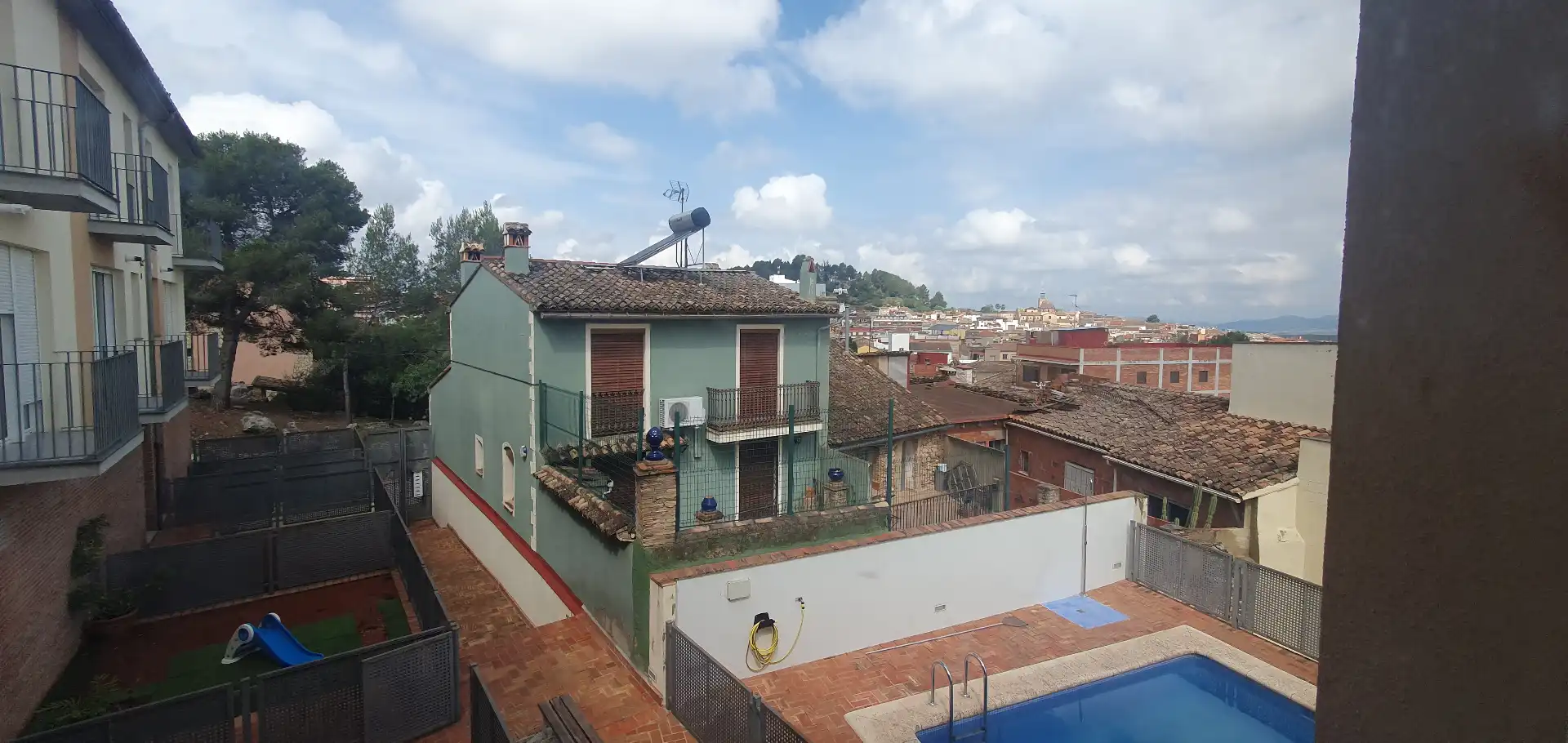 Vista exterior de Casa adosada en venda en Castelló de Rugat amb Balcó i Piscina comunitària