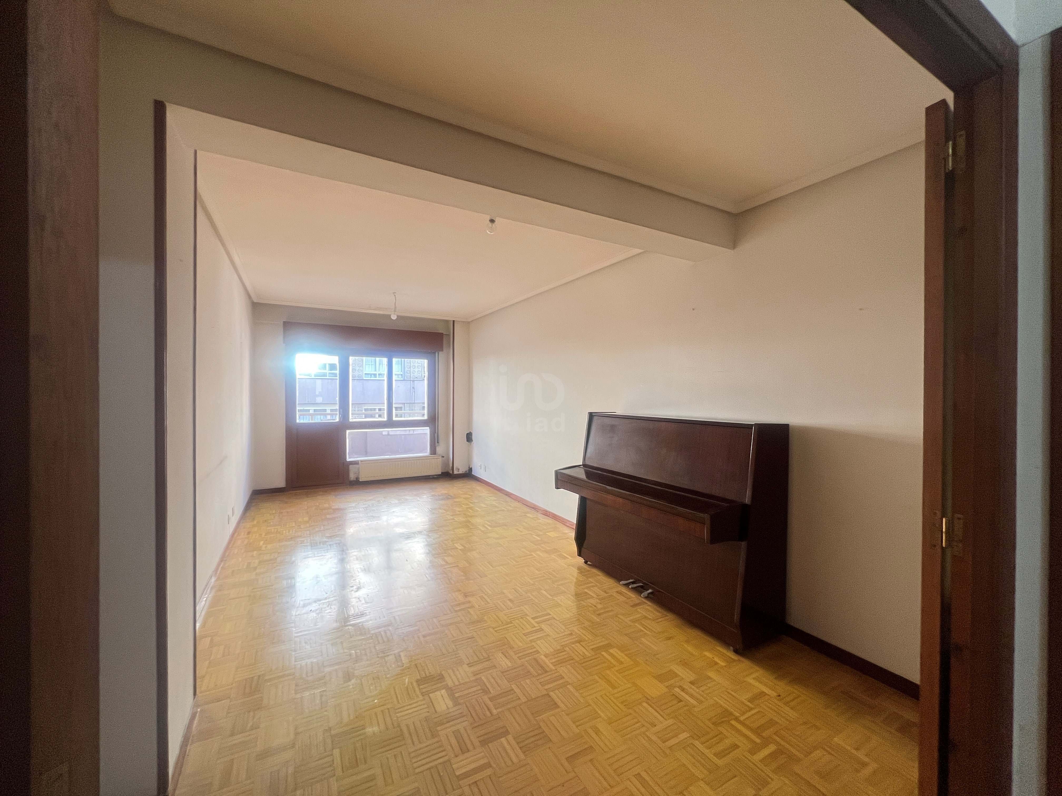 Sala d'estar de Pis en venda en Avilés amb Calefacció