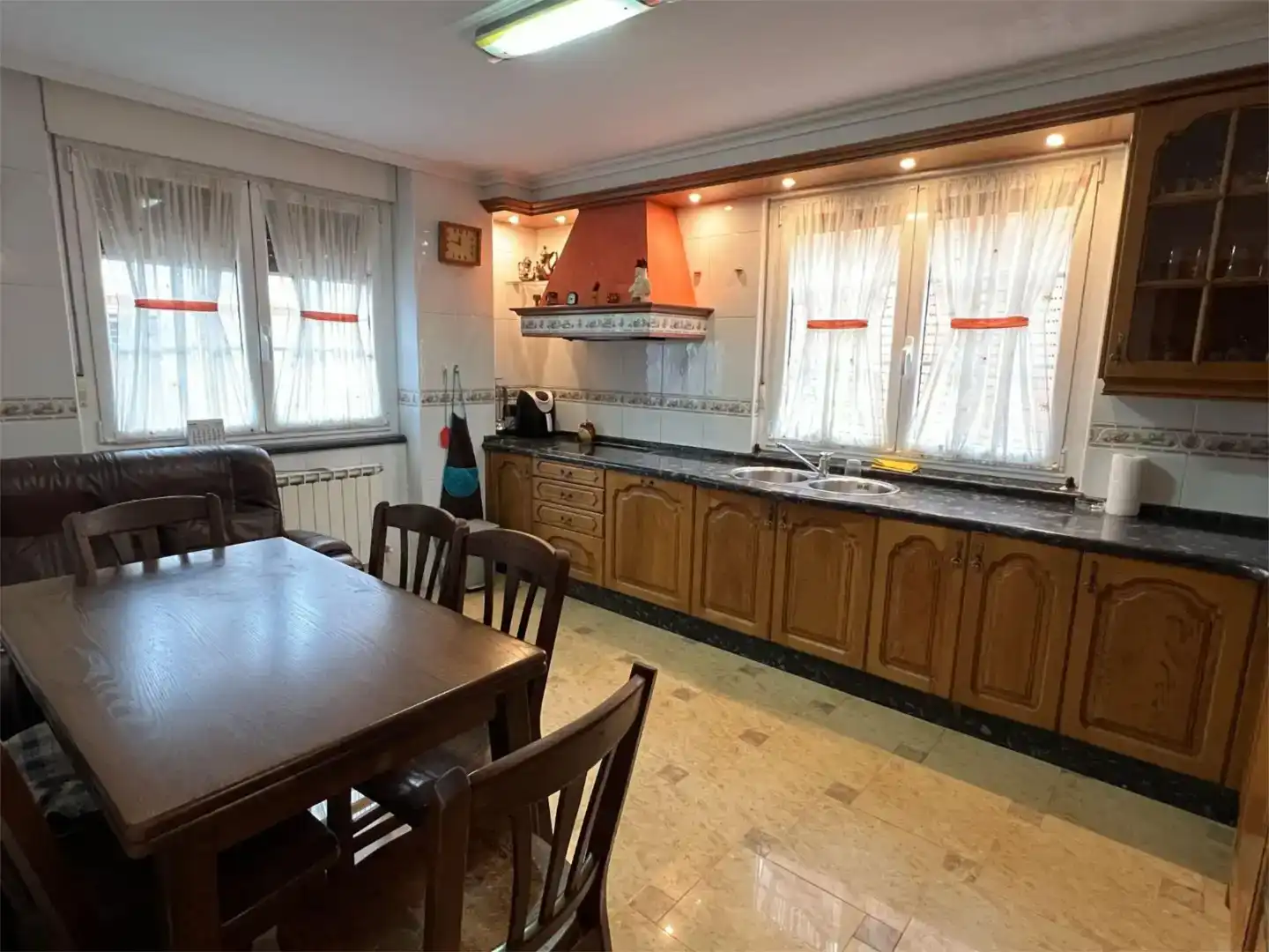 Cuina de Pis en venda en Bustillo del Páramo amb Jardí privat, Parquet i Traster