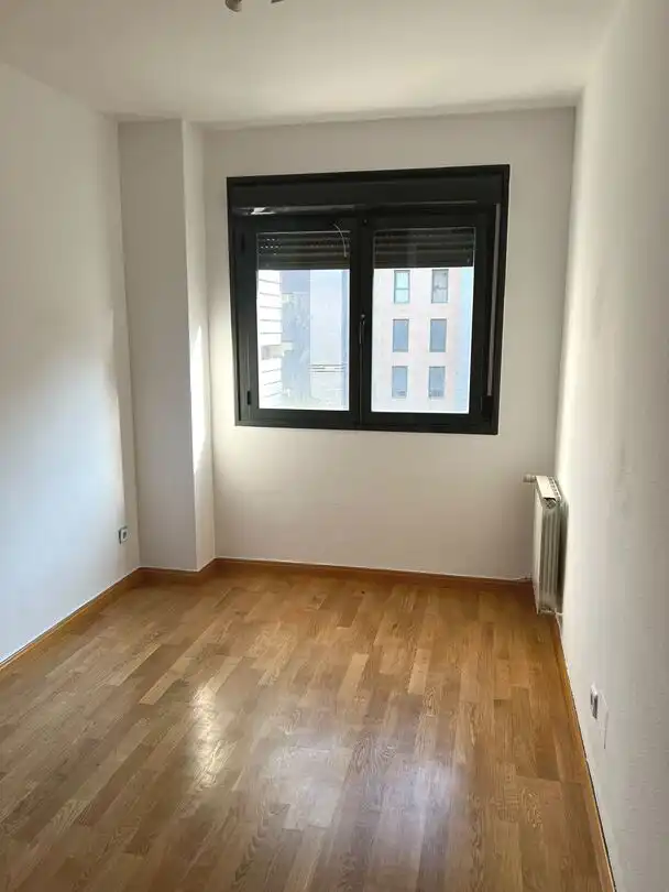 Bedroom of Flat for rent in Madrid  with Air Conditioner, Heating and Private garden