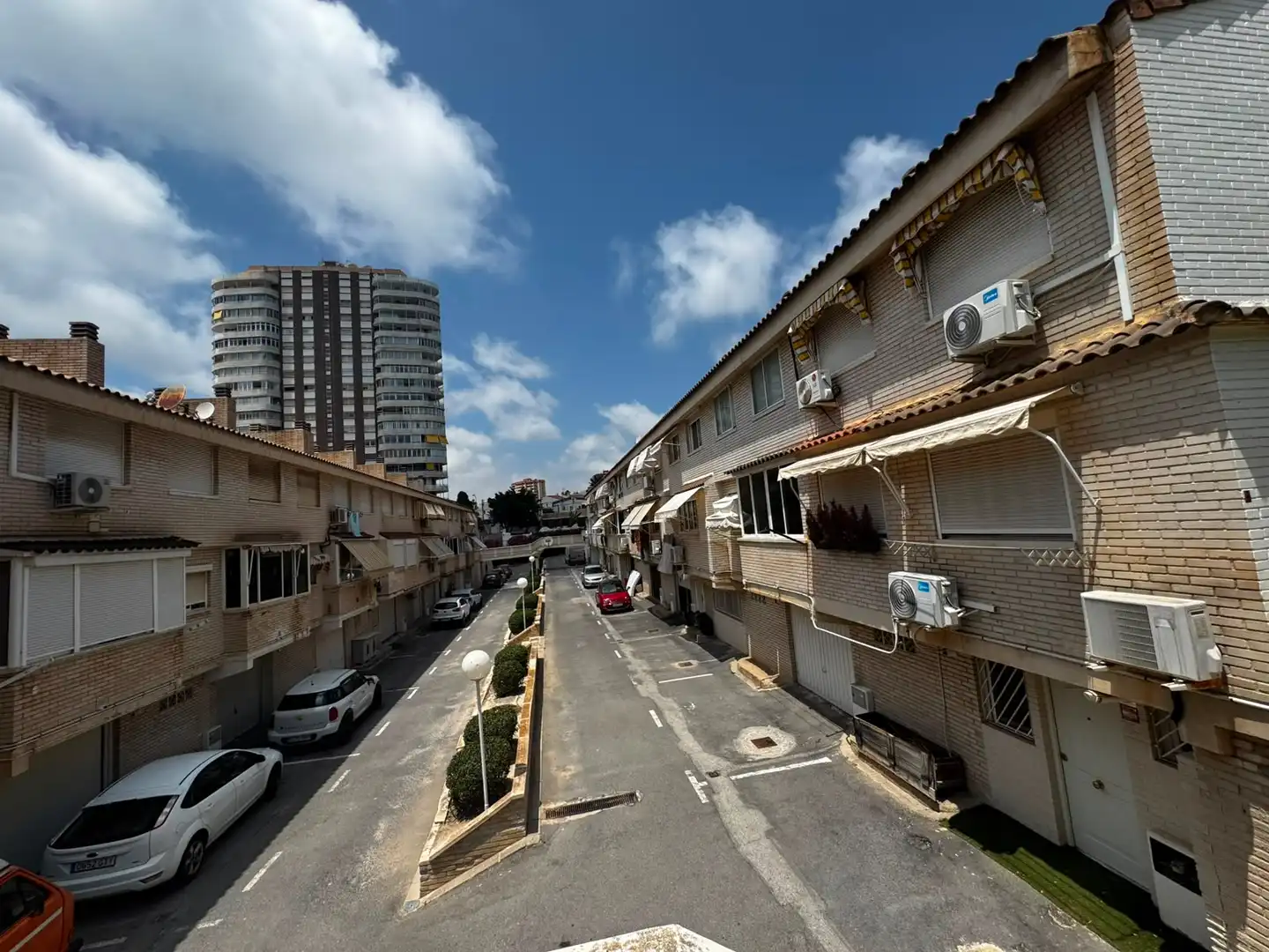 Vista exterior de Casa o xalet de lloguer en Alicante / Alacant amb Aire condicionat, Jardí privat i Parquet