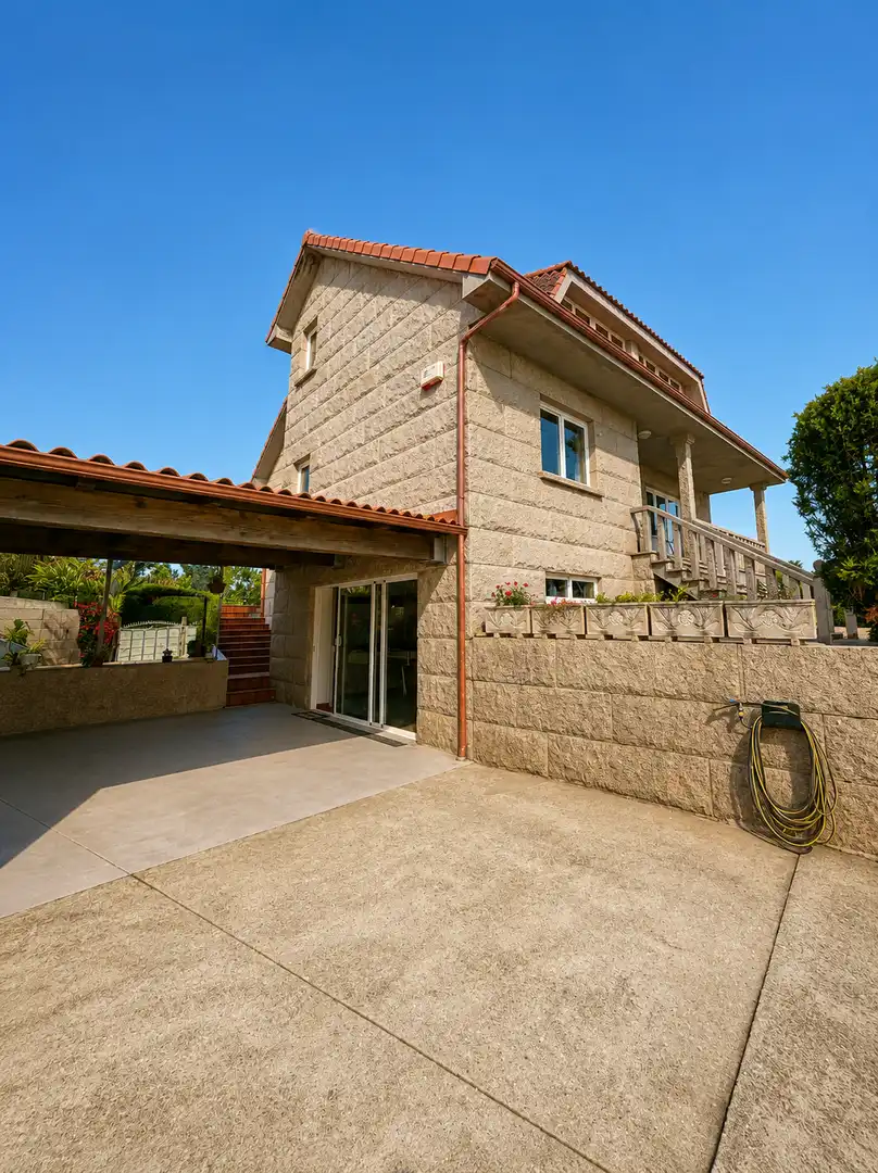 Vista exterior de Casa o xalet en venda en Arteixo amb Calefacció, Jardí privat i Traster