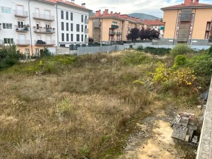 Terreny residencial en venda a Calle Eliseo Cadarso 14