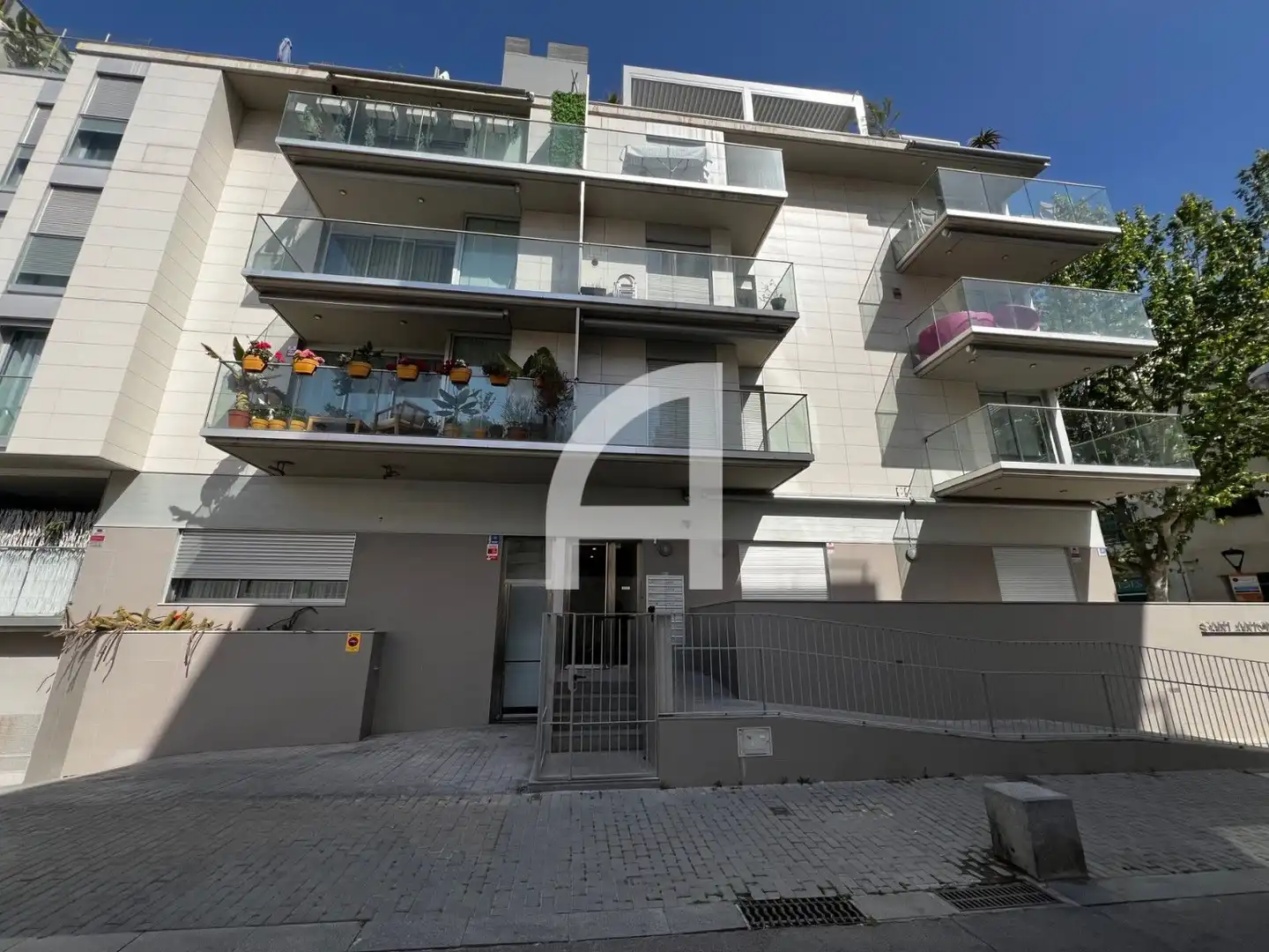 Außenansicht von Wohnung zur Miete in Sitges mit Klimaanlage, Heizung und Parkett
