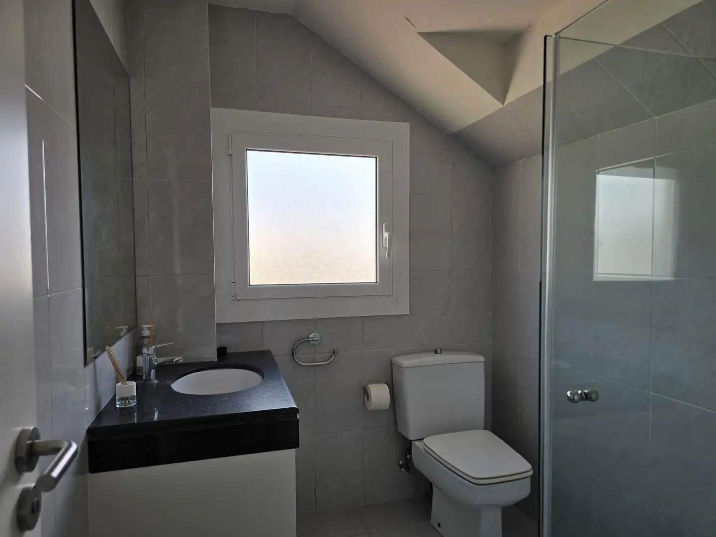 Baño de Ático en venta en Barcelona con Calefacción, Parquet y Terraza