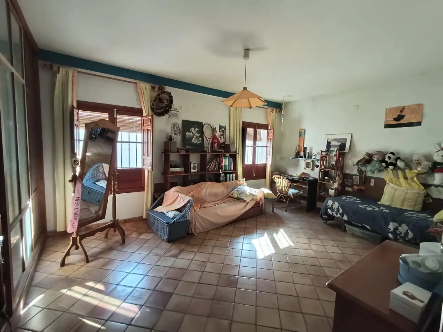 Sala d'estar de Casa o xalet en venda en Córdoba amb Aire condicionat, Terrassa i Traster