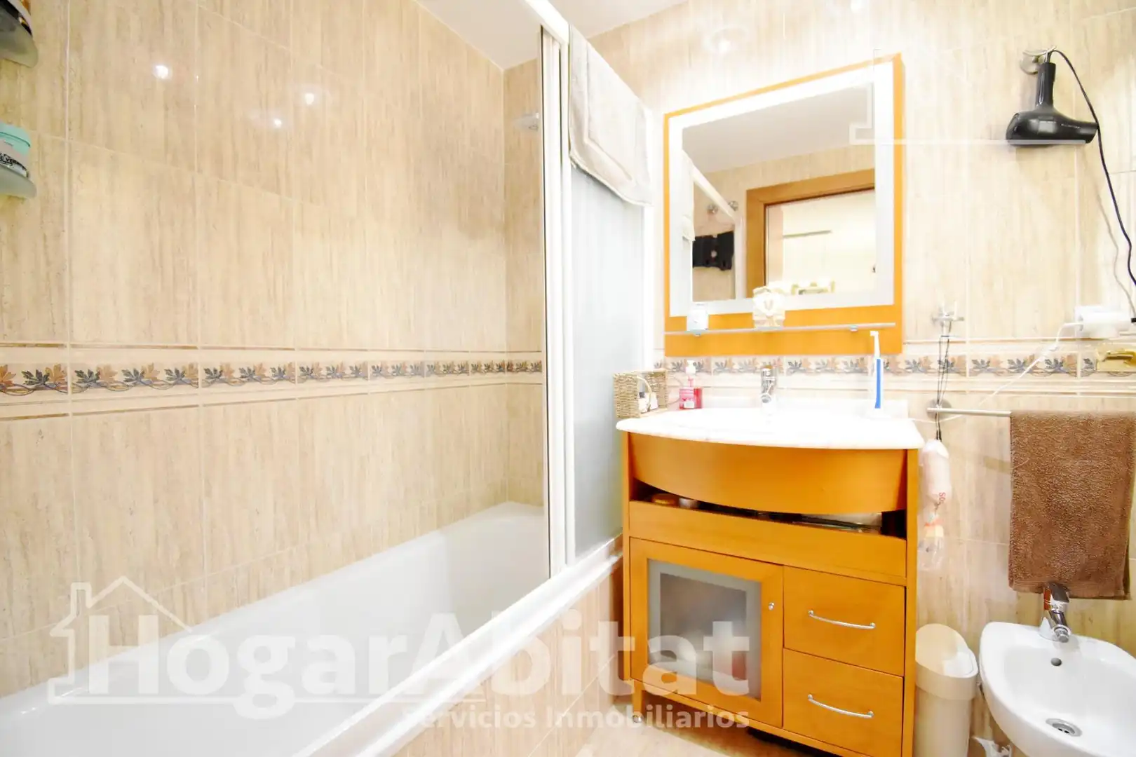 Badezimmer von Einfamilien-Reihenhaus zum Verkauf in Cullera mit Heizung, Terrasse und Abstellraum