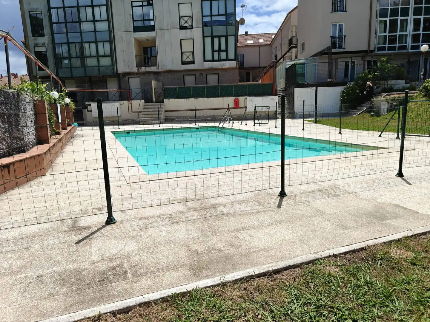 Schwimmbecken von Maisonette zum Verkauf in Ames mit Abstellraum, Möbliert und Gemeinschaftspool