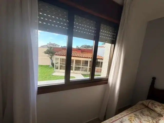 Dormitori de Casa o xalet en venda en Sanxenxo amb Jardí privat, Terrassa i Moblat