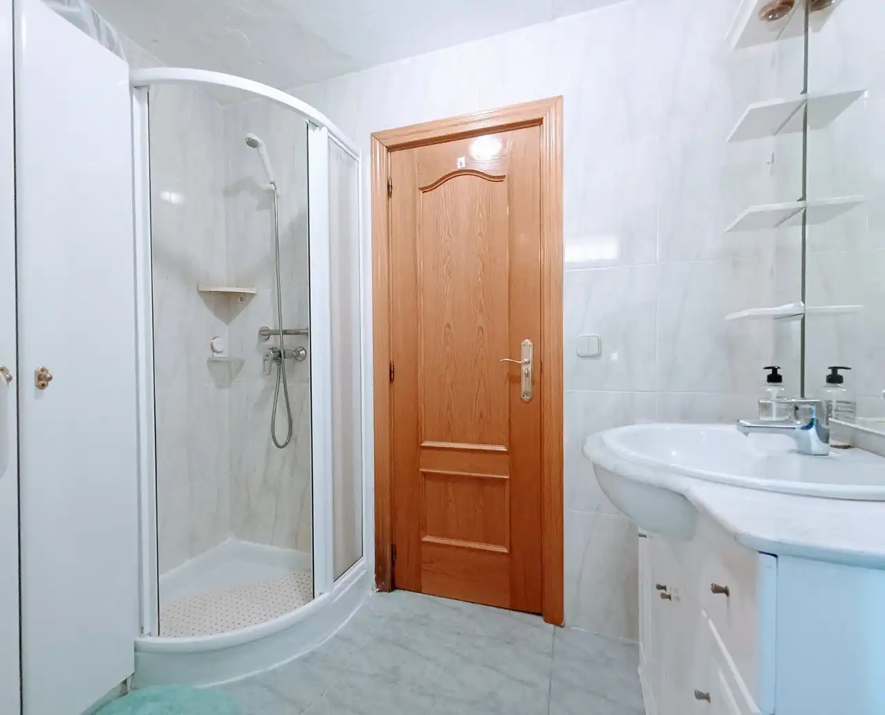 Bathroom of Flat for rent in Madrid  with Air Conditioner and Furnished