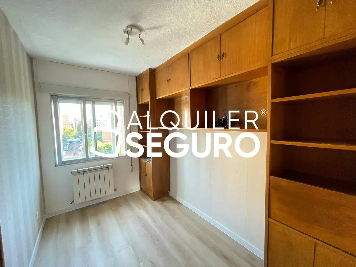 Schlafzimmer von Wohnung zur Miete in Madrid mit Heizung, Abstellraum und Möbliert