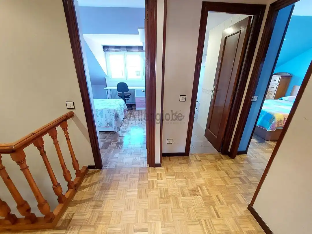 Dormitori de Àtic en venda en Oviedo  amb Calefacció
