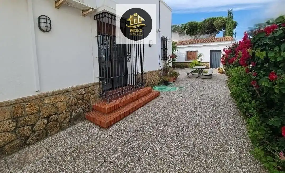 Vista exterior de Casa o chalet en venta en Rota con Terraza, Trastero y Piscina