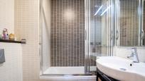 Bathroom of Flat for sale in  Barcelona Capital  with Terrace and Balcony