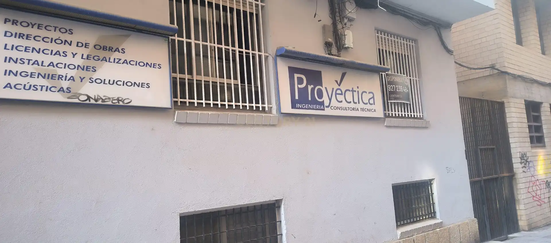 Außenansicht von Büro zum Verkauf in Cáceres