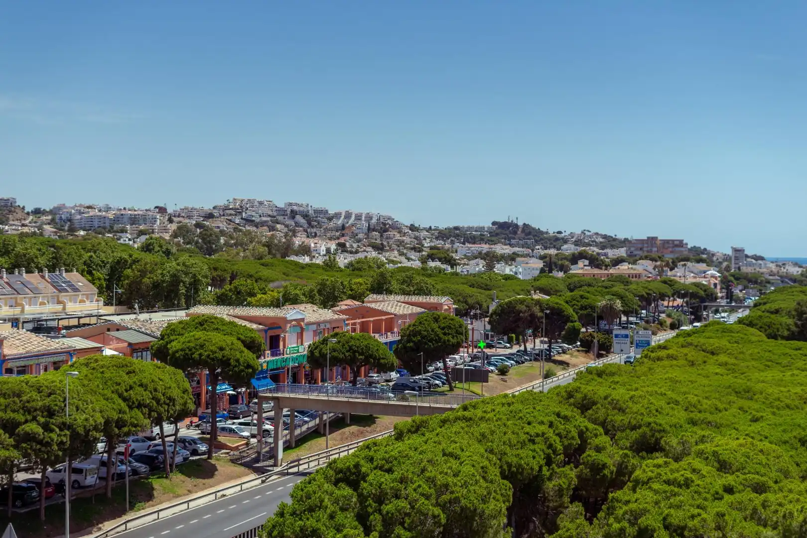 Vista exterior de Estudi en venda en Marbella amb Aire condicionat, Jardí privat i Moblat