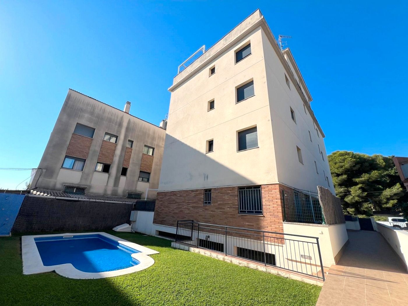 Vista exterior de Apartamento en venta en El Vendrell con Balcón y Piscina comunitaria