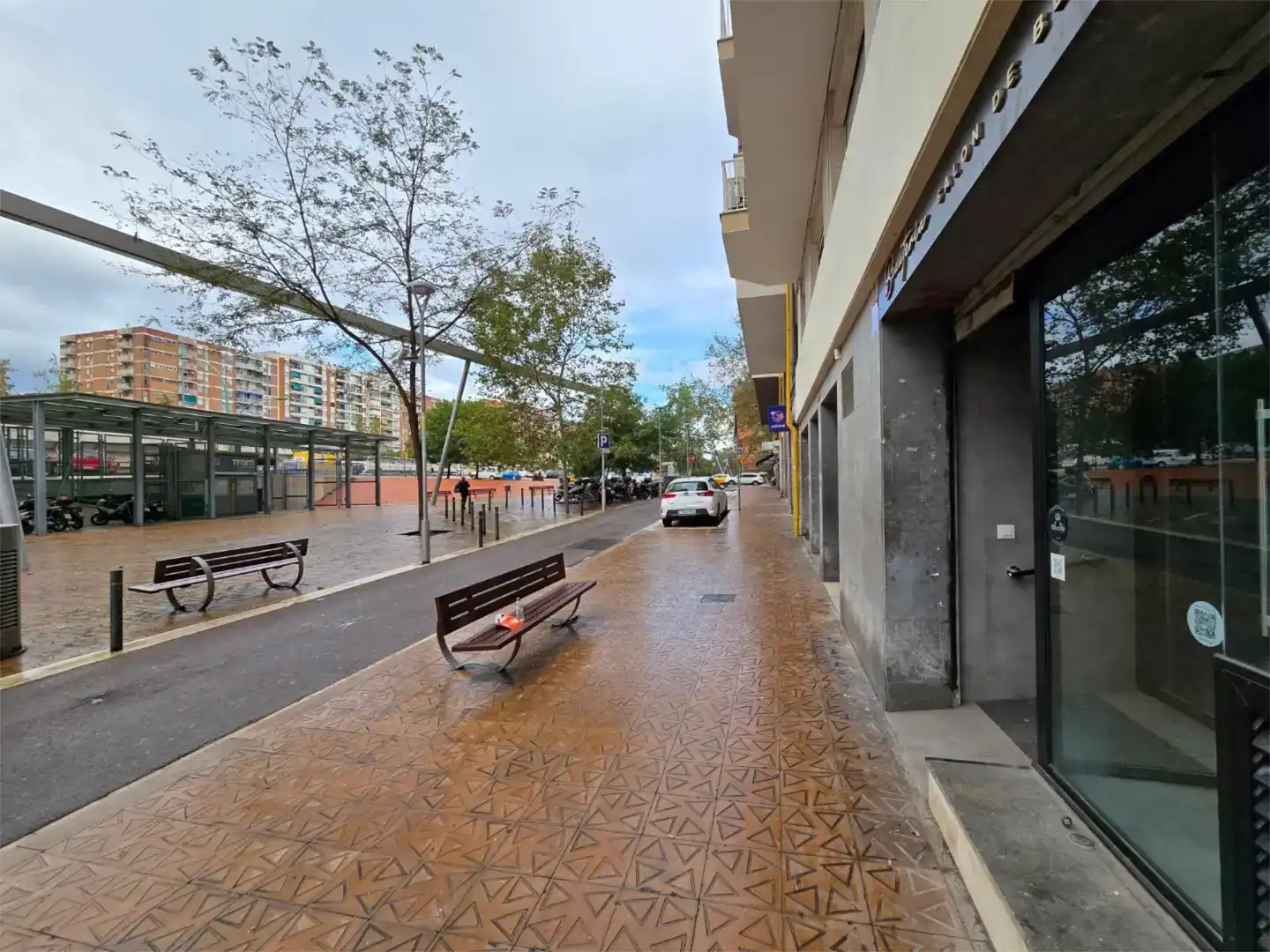 Vista exterior de Local en venda en Barcelona amb Aire condicionat