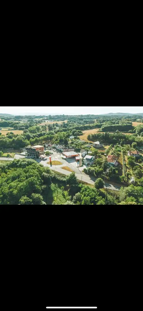 Vista exterior de Casa o xalet en venda en A Merca   amb Jardí privat, Terrassa i Moblat