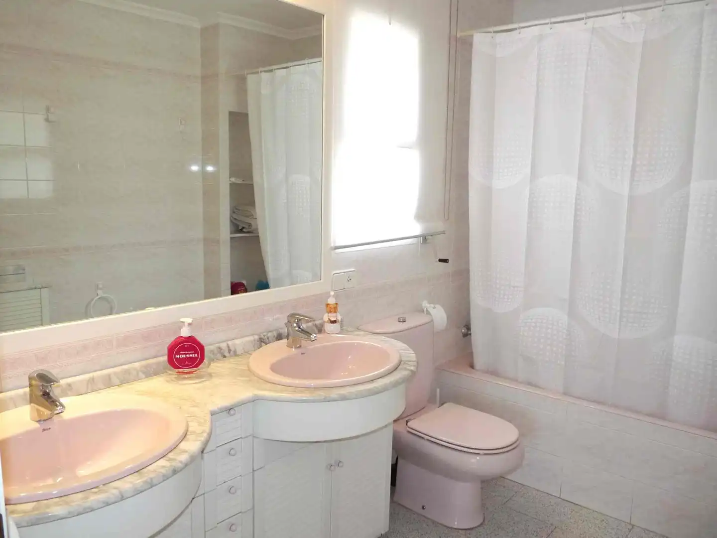 Bany de Casa o xalet de lloguer en Dénia amb Aire condicionat, Jardí privat i Terrassa
